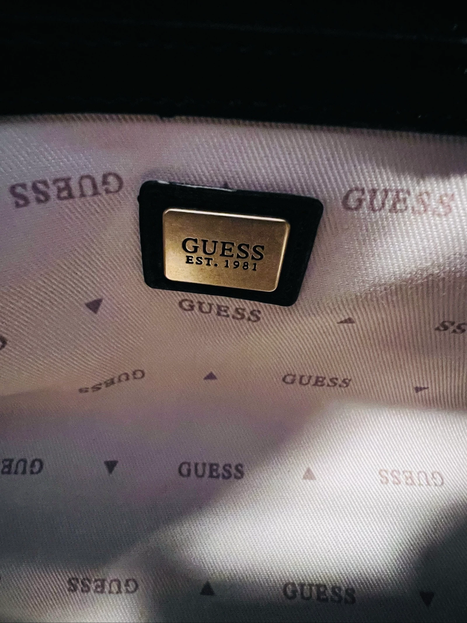 Bolso matelassé GUESS Est. 1981 negro con mini bolsita / monedero – photo 5